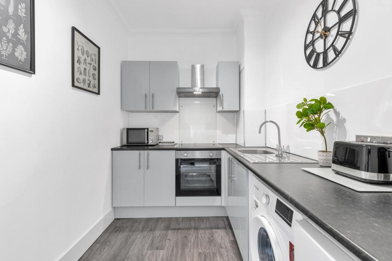 Modern Two Bedroom Apartment With Free Parking! Londyn Zewnętrze zdjęcie