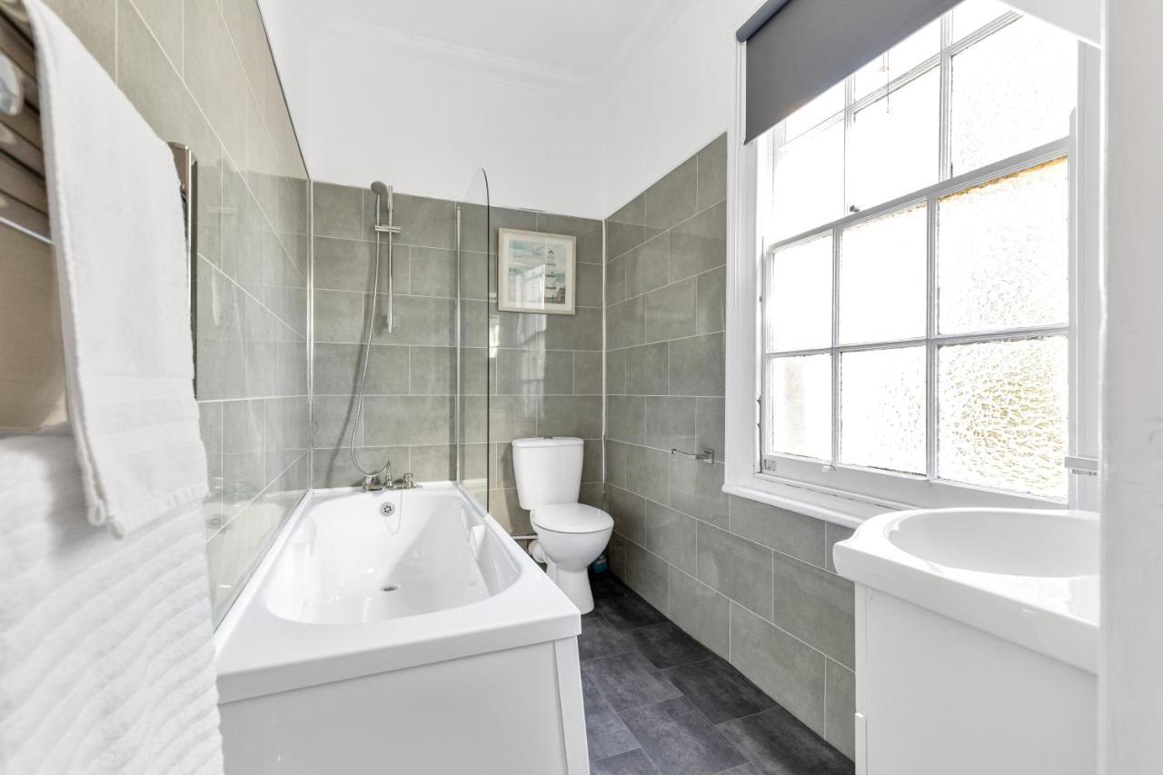 Modern Two Bedroom Apartment With Free Parking! Londyn Zewnętrze zdjęcie