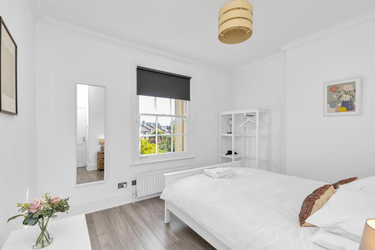 Modern Two Bedroom Apartment With Free Parking! Londyn Zewnętrze zdjęcie