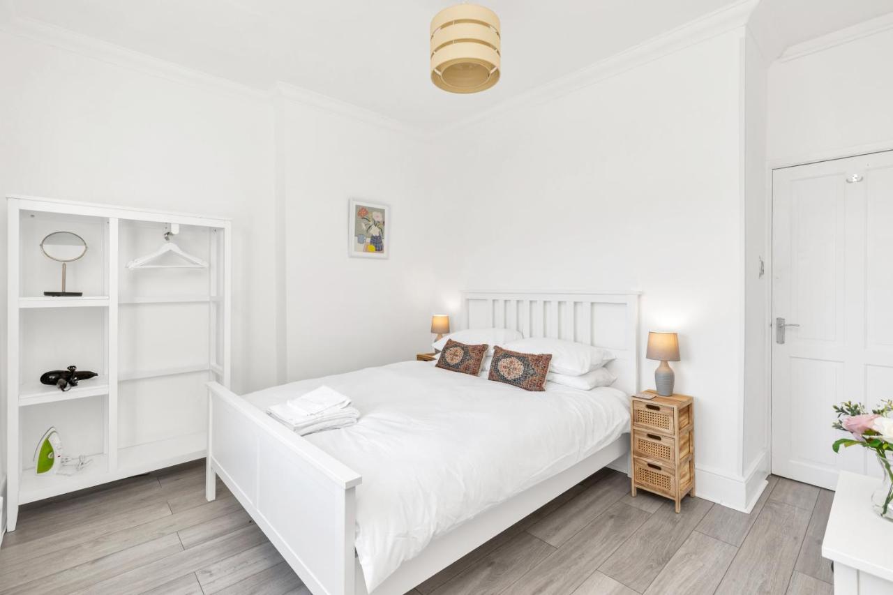 Modern Two Bedroom Apartment With Free Parking! Londyn Zewnętrze zdjęcie